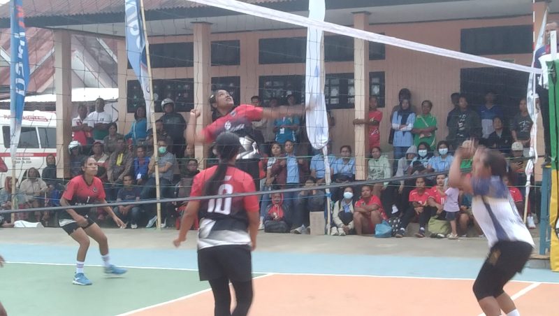 Pertandingan Babak 8 Besar Batara vs St. Longginus. (Foto: Elfrat Frans Dhena)