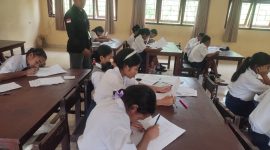 Peserta Didik SPENDU Batara didampingi Narasumber berlatih menulis berita. (Foto: SPENDU BATARA)