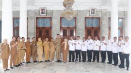 Bupati Serang Ratu Rachmatuzakiyah berfoto bersama jajaran Pemerintah Kabupaten Serang, Kanwil Ditjenpas Banten, dan Lapas Kelas IIA Serang usai audiensi terkait peningkatan pembinaan dan keamanan pemasyarakatan.