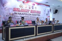 Pejabat utama Polda Banten menyampaikan arahan dalam supervisi Pamapta di Polres Pandeglang sebagai upaya meningkatkan kualitas pelayanan publik dan kesiapsiagaan personel.