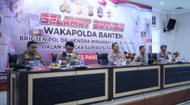 Pejabat utama Polda Banten menyampaikan arahan dalam supervisi Pamapta di Polres Pandeglang sebagai upaya meningkatkan kualitas pelayanan publik dan kesiapsiagaan personel.
