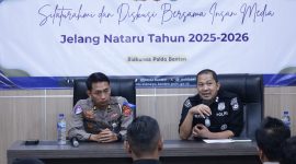 Plh Kabidhumas Polda Banten, AKBP Meryadi, bersama perwakilan Ditlantas memberikan paparan dan membuka ruang dialog dengan media terkait potensi gangguan serta strategi komunikasi publik menjelang Nataru 2025–2026.