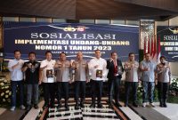 Kapolda Banten Irjen Pol Hengki bersama narasumber dan pejabat utama Polda Banten berfoto bersama usai pembukaan Sosialisasi Implementasi Undang-Undang Nomor 1 Tahun 2023 tentang KUHP Nasional di Kota Serang.