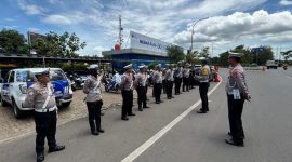 Personel Satlantas Polresta Serang Kota mengikuti apel kesiapan Operasi Zebra Maung 2025 sebelum turun ke lapangan. Operasi ini digelar serentak di wilayah hukum Polda Banten untuk menekan angka pelanggaran dan kecelakaan lalu lintas.