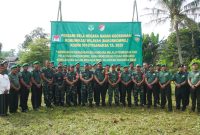 Jajaran Kodim 0510/Tigaraksa bersama anggota Bakorkomwil berfoto bersama dalam kegiatan PERSAMI Bela Negara di lahan Food Estate, Serdang Wetan.