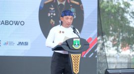 Kapolri Jenderal Polisi Listyo Sigit Prabowo menyampaikan sambutan pada kegiatan jalan santai Hari Pers Nasional (HPN) 2026 di Alun-alun Kota Serang.