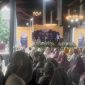 Suasana panggung utama MTQ Ke-XVII Pasar Kemis saat pembukaan acara, diikuti ratusan peserta dan masyarakat dari berbagai desa dan kelurahan.
