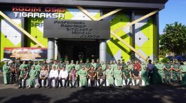 Jajaran Kodim 0510/Tigaraksa bersama Danrem 052/Wijayakrama berfoto bersama, menegaskan soliditas dan profesionalisme satuan dalam mendukung tugas teritorial.