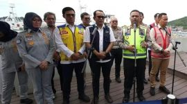 Kakorlantas Polri Irjen Pol. Agus Suryonugroho menyampaikan keterangan pers di Pelabuhan Merak terkait kesiapan pengamanan Nataru 2025/2026 bersama lintas instansi.