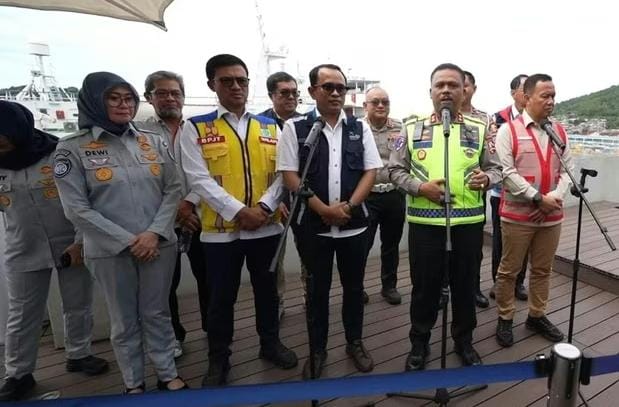 Kakorlantas Polri Irjen Pol. Agus Suryonugroho menyampaikan keterangan pers di Pelabuhan Merak terkait kesiapan pengamanan Nataru 2025/2026 bersama lintas instansi.