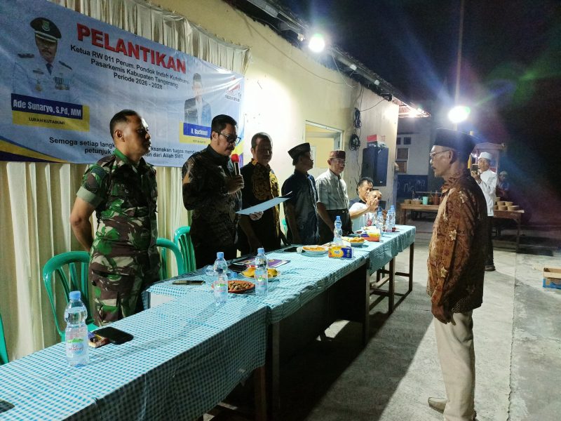 Pelantikan Ketua RW 011 Perum Pondok Indah Kutabumi Periode 2026–2028 berlangsung khidmat dan penuh kebersamaan. Semoga amanah yang diberikan dapat dijalankan dengan penuh tanggung jawab demi kemajuan dan keharmonisan lingkungan.