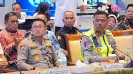 Kakorlantas Polri bersama pimpinan TNI-Polri dan instansi terkait mengikuti pembukaan Posko Pusat Angkutan Nataru 2025–2026 di Kementerian Perhubungan, memperkuat koordinasi pengamanan dan keselamatan transportasi.