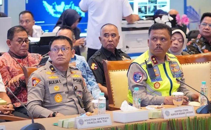 Kakorlantas Polri bersama pimpinan TNI-Polri dan instansi terkait mengikuti pembukaan Posko Pusat Angkutan Nataru 2025–2026 di Kementerian Perhubungan, memperkuat koordinasi pengamanan dan keselamatan transportasi.