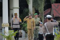 Apel Gelar Pasukan Operasi Lilin Maung 2025 di Pusat Pemerintahan Kabupaten Tangerang, unsur TNI, Polri, dan pemerintah daerah menunjukkan kesiapan pengamanan Natal dan Tahun Baru.
