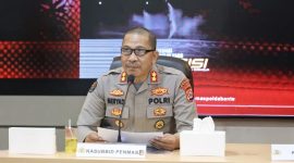 Plh. Kabid Humas Polda Banten AKBP Meryadi menyampaikan keterangan pers terkait mutasi dan penyegaran organisasi di lingkungan Polri, Serang.