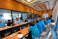 Para pengurus dan kader Partai Gelora Kabupaten Tangerang mengikuti Rapat Kerja Perdana dengan serius, membahas strategi dan program kerja lintas bidang menuju penguatan partai.