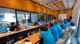 Para pengurus dan kader Partai Gelora Kabupaten Tangerang mengikuti Rapat Kerja Perdana dengan serius, membahas strategi dan program kerja lintas bidang menuju penguatan partai.