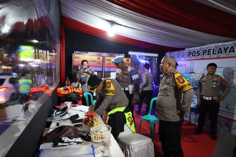 Pejabat Polda Banten melakukan pengecekan dan pendataan di Pos Pelayanan Nataru guna memastikan kesiapan personel serta sarana pendukung pengamanan Natal 2025 dan Tahun Baru 2026.