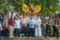 Bupati Tangerang Moch Maesyal Rasyid foto bersama unsur Forkopimda usai melakukan kunjungan dan pengecekan pengamanan Perayaan Natal 2025 di Gereja Santo Gregorius Agung, Pasar Kemis. (Foto: AS/Metrosiar)