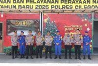 Wakapolda Banten bersama pejabat utama Polda Banten dan Polres Cilegon berfoto bersama di depan Pos Pengamanan Pelabuhan Merak dalam rangka Operasi Lilin Maung 2025.