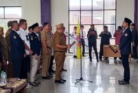 Prosesi pelantikan Ketua dan Pengurus Karang Taruna Kecamatan Pasar Kemis yang dipimpin langsung oleh Camat Pasar Kemis. Acara berlangsung khidmat dengan pembacaan ikrar janji sebagai simbol tanggung jawab dan pengabdian kepada masyarakat.