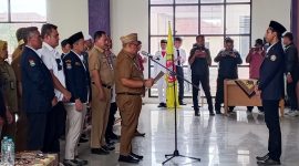 Prosesi pelantikan Ketua dan Pengurus Karang Taruna Kecamatan Pasar Kemis yang dipimpin langsung oleh Camat Pasar Kemis. Acara berlangsung khidmat dengan pembacaan ikrar janji sebagai simbol tanggung jawab dan pengabdian kepada masyarakat.