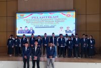 Suasana foto bersama usai pelantikan Pengurus Karang Taruna Kecamatan Pasar Kemis periode 2025–2030 di Gedung Serba Guna (GSG) Pasar Kemis, Kabupaten Tangerang. Momentum ini menjadi awal kebersamaan dan komitmen pemuda dalam membangun wilayah.