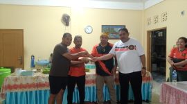 PSN Ngada Diganjar Bonus dari DPRD, STIPER FB dan Karunia Junior & Crew Usai Lolos ke Final ETMC. (Foto: Elfrat Frans Dhena)