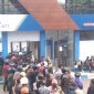 Demi PSN Ngada, Ribuan Suporter Rela Antri Dapatkan Tiket Final ETMC. (Foto: Elfrat Frans Dhena)