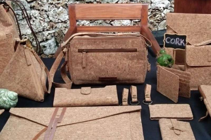 Simak bagaimana UMKM Redivivus mengubah limbah menjadi produk kerajinan bernilai ekonomi tinggi, mendorong strategi reuse dan recycle sebagai penggerak utama ekonomi hijau. Temukan peran UMKM dalam inklusi sosial dan keberlanjutan. (Foto: Istimewa)