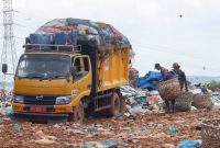 Krisis sampah Batam memburuk hingga warga sesak napas. Pemko rencanakan solusi ala Singapura dan revitalisasi TPA Punggur untuk atasi darurat limbah 2026. (Foto: mongabay.co.id)