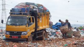 Krisis sampah Batam memburuk hingga warga sesak napas. Pemko rencanakan solusi ala Singapura dan revitalisasi TPA Punggur untuk atasi darurat limbah 2026. (Foto: mongabay.co.id)