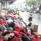 Tumpukan sampah di Ciputat, Tangerang Selatan (Tangsel) kini mencapai kondisi kritis, menggunung di sejumlah titik vital seperti kolong flyover dan Jalan Dewi Sartika. (Foto: Satelitnews.com)