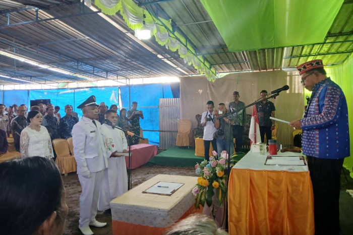 Bupati Agas Lantik Yohanes Awal Jadi Kades PAW Compang Deru, Tekankan Fokus Penanganan Stunting. (Foto: Fidel Sanath)