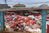 Gunungan sampah depan Puskesmas Serpong 1 Tangerang Selatan. (Foto: Dok. Tribun Banten)