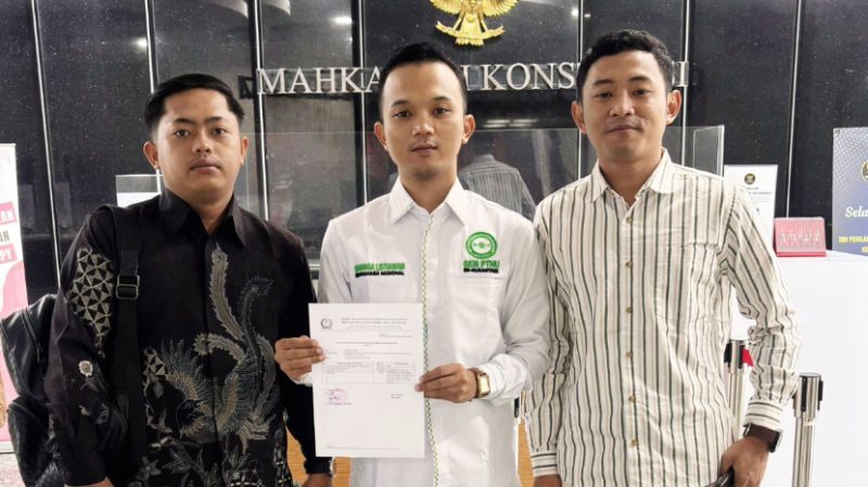 UU KUHP Dinilai Kriminalisasi Demo, BEM PTNU Se-Nusantara Ajukan Uji Materi ke MK. (Foto: Nedu Wodo NC/Metrosiar)