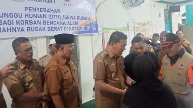 BNPB percepat pencairan Dana Tunggu Hunian Rp8,7 Miliar untuk ribuan warga terdampak bencana. Simak rincian penyaluran di wilayah Anda dan kendala yang bikin bantuan tertahan. (Foto: Dok. BNPB)