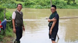 Camat Kemiri Rudi Hadikarsono, S.H, S.IP, segera turun ke lapangan guna menginspeksi sejumlah lokasi yang dianggap rentan tergenang luapan air(dok.fjk)