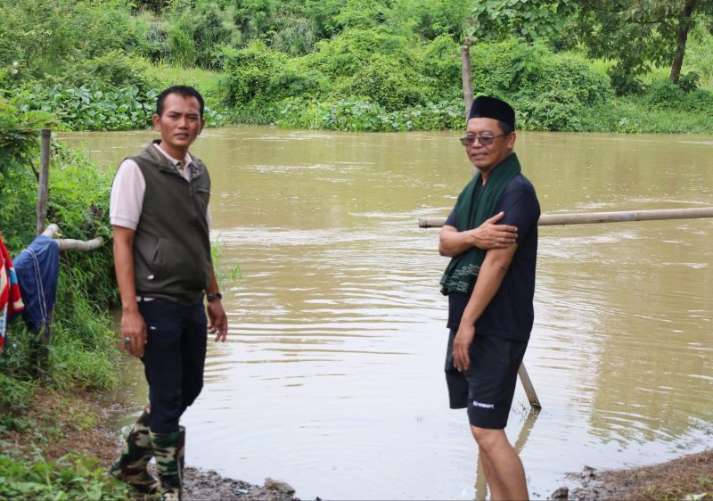 Camat Kemiri Rudi Hadikarsono, S.H, S.IP, segera turun ke lapangan guna menginspeksi sejumlah lokasi yang dianggap rentan tergenang luapan air(dok.fjk)