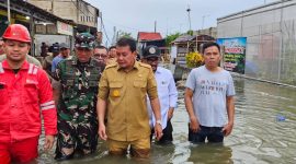 PT PLN Indonesia Power bersama Pemerintah Kabupaten Tangerang dan BPBD mengevakuasi Warga yang terdampak banjir(dok.istimewa)