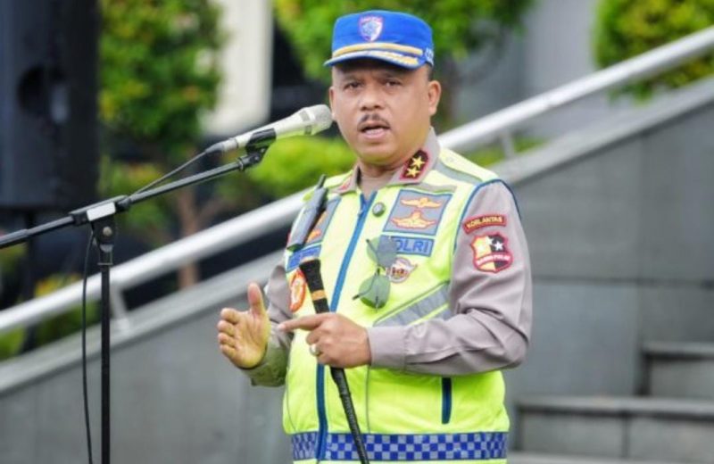 Kakorlantas Polri Irjen Pol Agus Suryonugroho memberikan arahan saat apel perdana 2026, menekankan transformasi dan pelayanan publik yang lebih humanis.