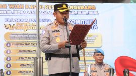 Kapolresta Tangerang Kombes Pol Andi Muhammad Indra Waspada Amirullah memimpin jalannya upacara sertijab pejabat utama di Lapangan Apel Polresta Tangerang, Selasa (20/1/2026).