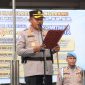 Kapolresta Tangerang Kombes Pol Andi Muhammad Indra Waspada Amirullah memimpin jalannya upacara sertijab pejabat utama di Lapangan Apel Polresta Tangerang, Selasa (20/1/2026).