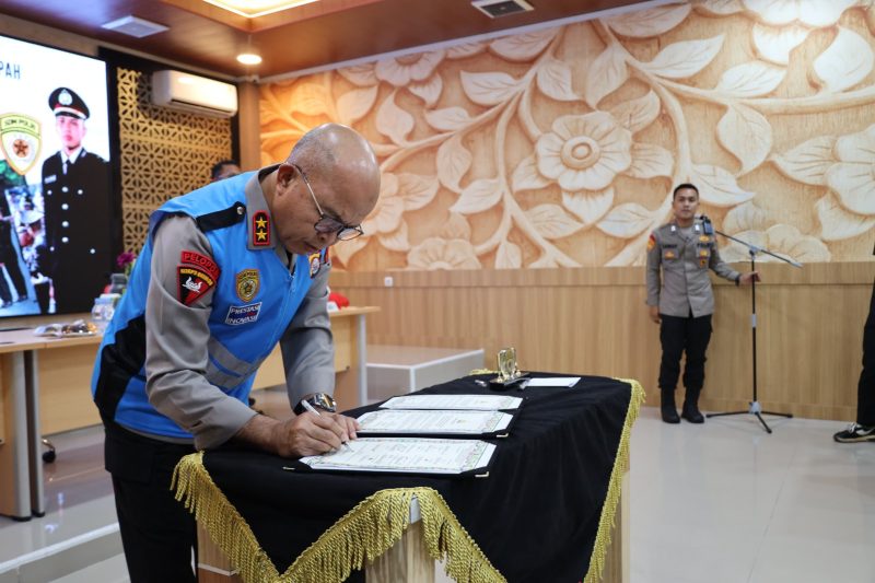 Kapolda Banten memimpin penandatanganan pakta integritas sebagai bentuk komitmen bersama mewujudkan seleksi SIPSS tahun anggaran 2026 yang bersih, transparan, dan berintegritas.