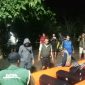 Camat Kemiri bersama Para Kades dan warga sekitar berupaya gotong royong mengevakuasi korban bencana banjir(dok.fjk)