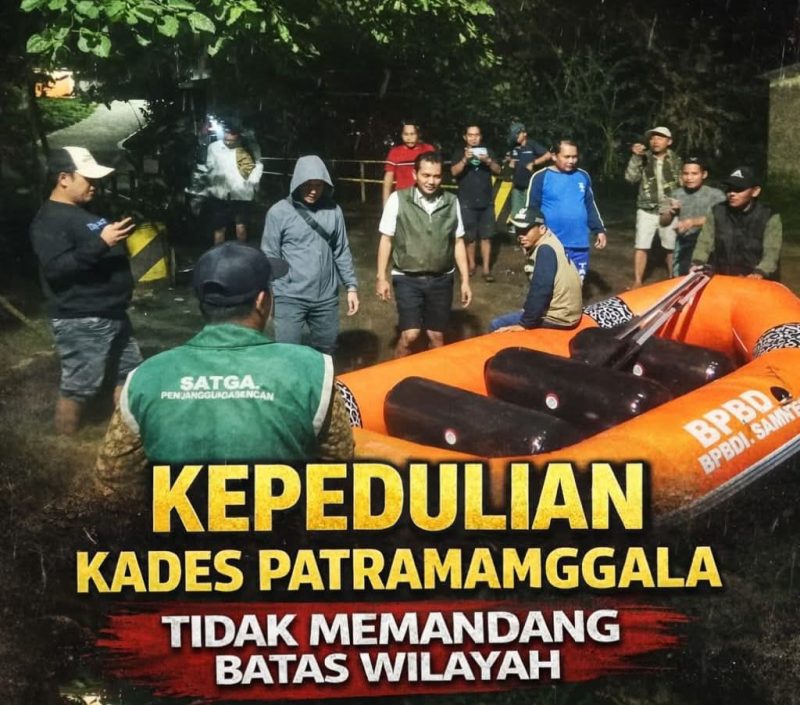 Camat Kemiri bersama Para Kades dan warga sekitar berupaya gotong royong mengevakuasi korban bencana banjir(dok.fjk)