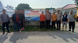 Jajaran Polsek Mauk bersama unsur Pemerintah setempat Meninjau Banjir yang berada di Kecamatan Kemiri(dok.istimewa)