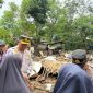Kapolresta Tangerang meninjau langsung puing-puing rumah warga yang ambruk akibat hujan deras disertai angin kencang, serta memastikan proses koordinasi bantuan pembangunan ulang rumah yang layak huni.