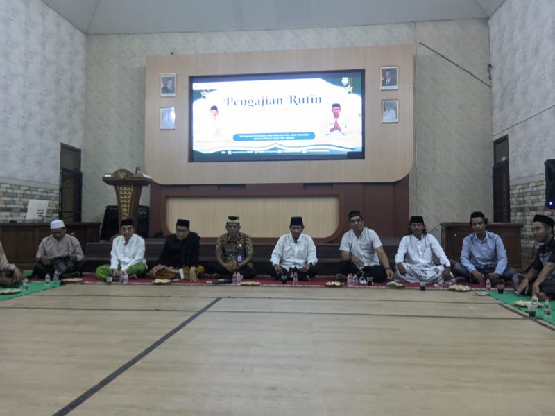 Suasana di dalam Aula kantor kecamatan kemiri yasinan bersama(dok.fjk)