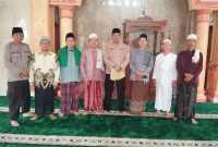Kapolsek Rajeg bersama tokoh masyarakat dan warga setempat melaksanakan shalat Jum'at keliling(dok.humas polri)